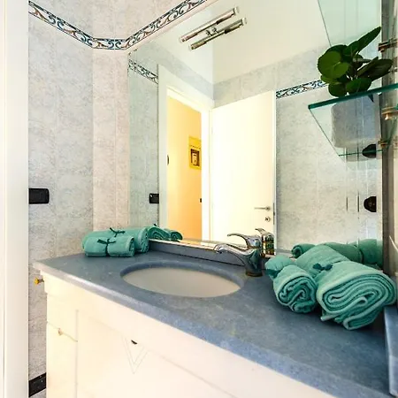 Hostly - The Urban Garden House - 3 Bedrooms, Garden, Great Location! Apartment *