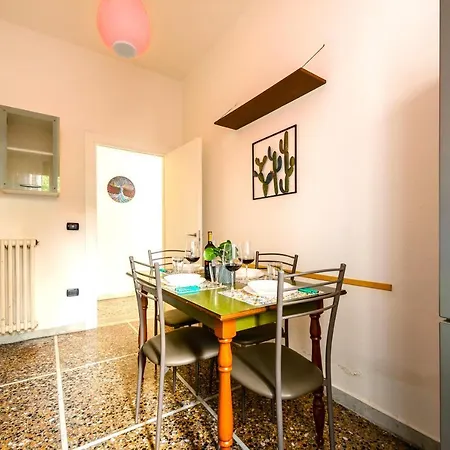 Hostly - The Urban Garden House - 3 Bedrooms, Garden, Great Location! Apartment Pisa