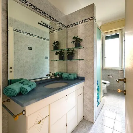 Apartment Hostly - The Urban Garden House - 3 Bedrooms, Garden, Great Location! Pisa