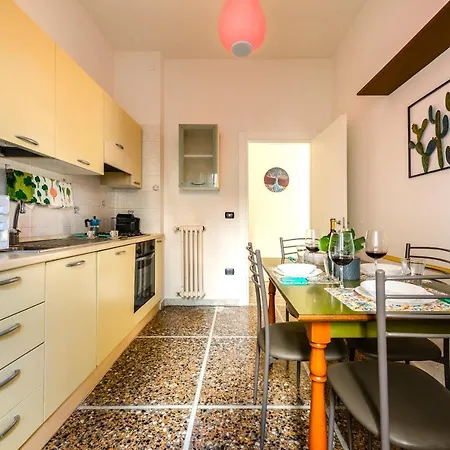 Hostly - The Urban Garden House - 3 Bedrooms, Garden, Great Location! Pisa