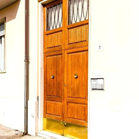 Hostly - The Urban Garden House - 3 Bedrooms, Garden, Great Location! Pisa
