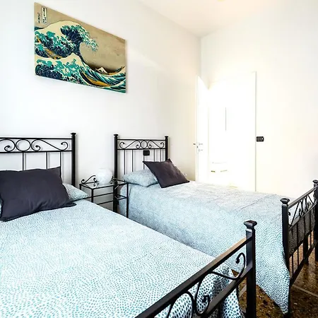 Hostly - The Urban Garden House - 3 Bedrooms, Garden, Great Location! Pisa