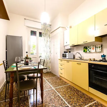 Hostly - The Urban Garden House - 3 Bedrooms, Garden, Great Location! Pisa