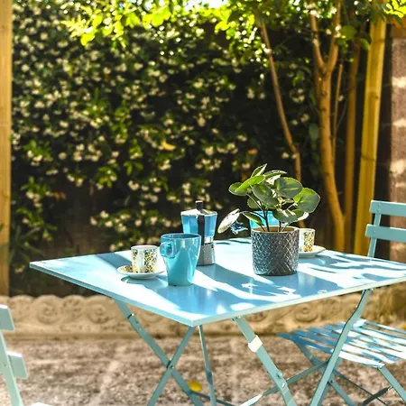 Hostly - The Urban Garden House - 3 Bedrooms, Garden, Great Location! *